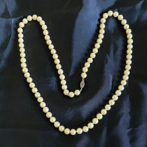 Vintage costume pearl necklace